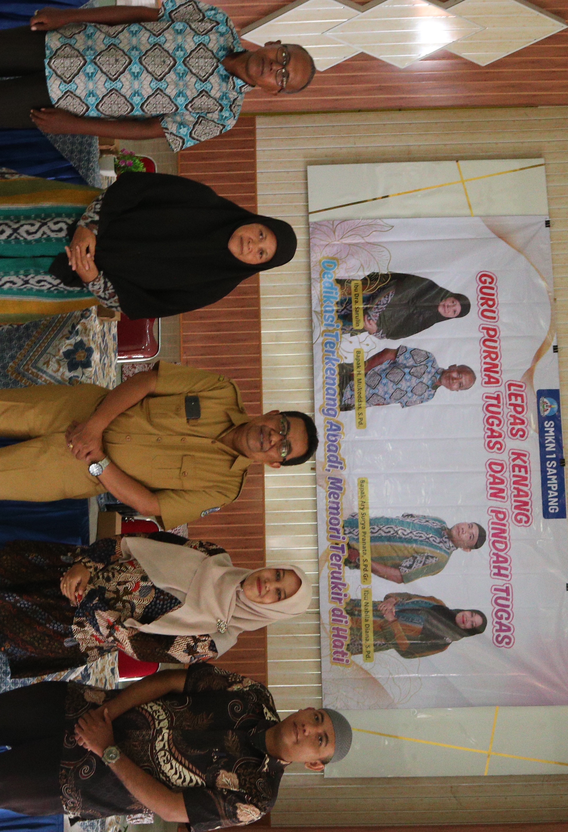 SMKN 1 Sampang Gelar Acara Lepas Kenang Guru Purna Tugas dan Pindah Tugas