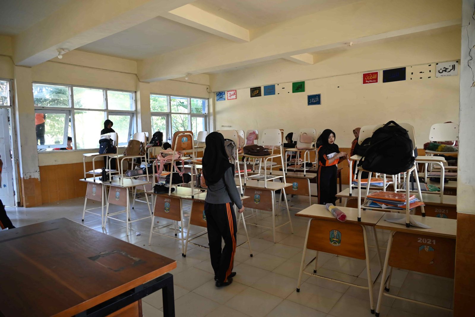 Wujudkan Lingkungan Sekolah yang Nyaman dan Sehat, SMKN 1 Sampang Rutin Laksanakan Jumat Bersih